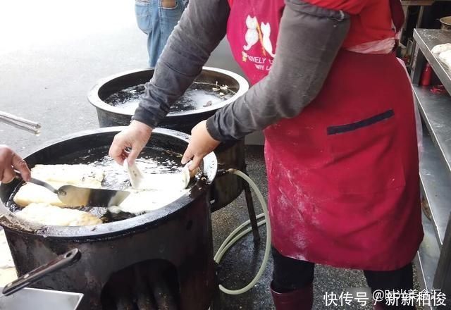 夫妻开店卖早餐,一天用几大盆馅料每天都客满,食客:主要是实惠