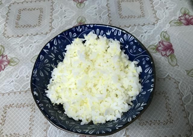 晒晒我家的周六晚餐,三菜一汤一主食,做法简单,营养美味又下饭