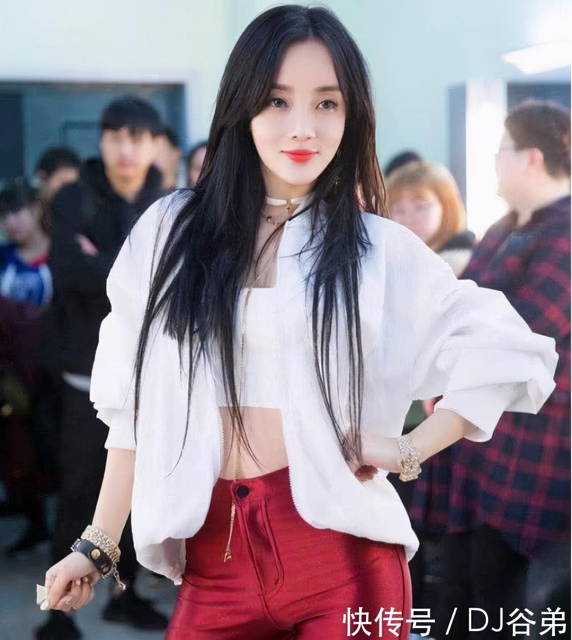 表演|张雨绮跑调嘉宾表情吸睛,《浪姐》表演名不副实大招帮她赢好感