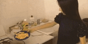 |搞笑GIF段子:带头大哥去世,小弟够义气