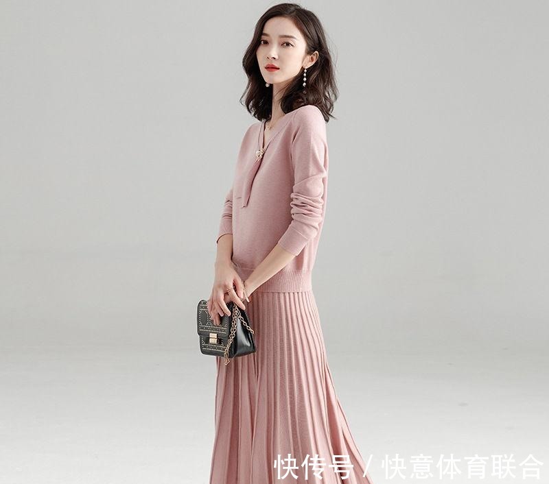 毛衣 今年不流行外套配毛衣了, 学下图女人这样穿, 气质飙升更有女人味!