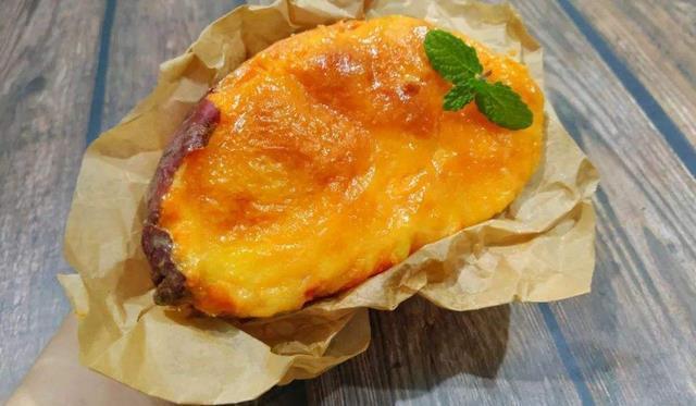 红薯最新吃法,不蒸不煮,简单一裹,老人小孩都爱吃