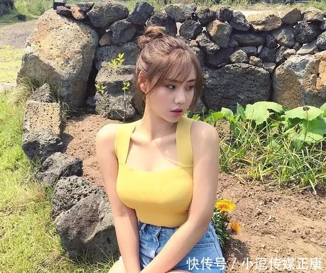 短裤|身材曼妙的牛仔短裤美女,紧致曲线让人眼前一亮!