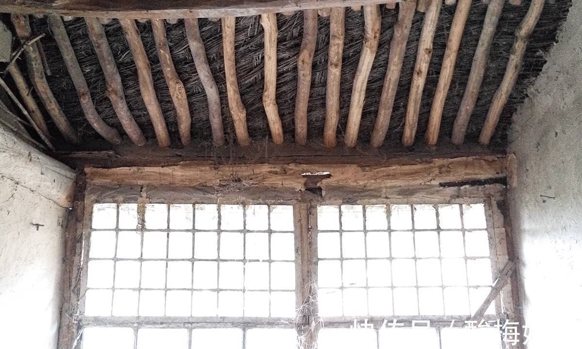 改造|2年砸下50万,他将土房改造成豪宅,见到雪中的庭院,我哭了