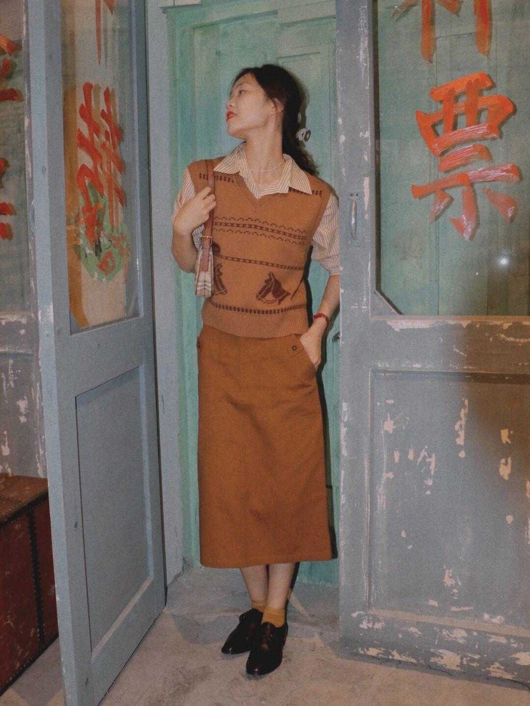 搭配 快收起你的碎花裙!今年秋天流行这几款裙子,减龄洋气又百搭