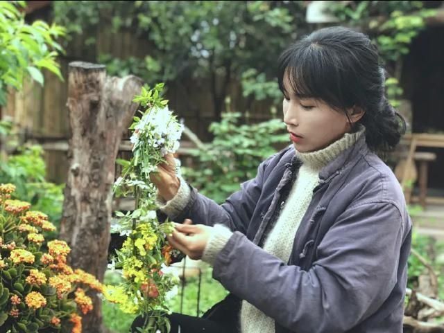 衣服|如果说李子柒的生活对我们不切实际，那她穿的衣服我们倒能学学
