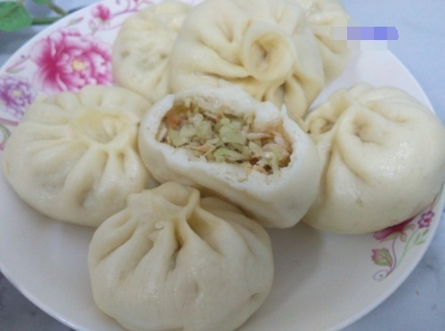 这个包子没有肉却特别鲜,只用俩食材,一个负责香,一个负责鲜!