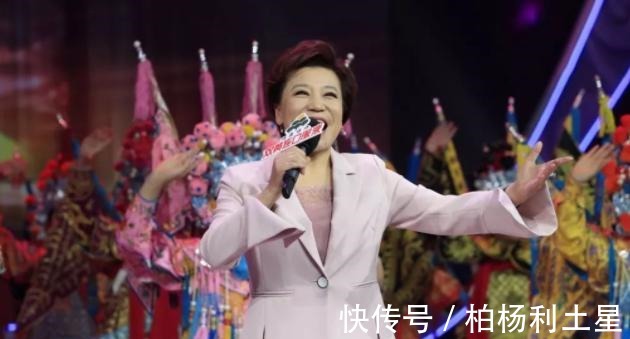 |《梨园春》日渐落寞,周炜、小香玉舞台搞笑,这还是戏曲节目吗