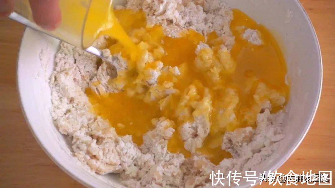 揭秘！芝麻卷面包的做法，太简单了，外脆里松，不用再出去买