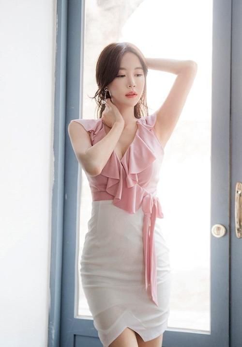 这么好看的粉色吊带衫，不给自己来一件吗