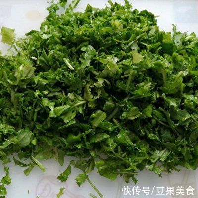 小楼一夜听春雨，今朝满城荠菜香