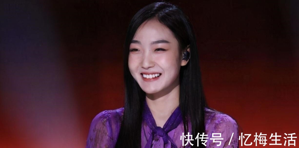 《中國好聲音》李宇春歌曲拖累學員,潘虹唱功比她好,臺風卻不行