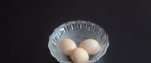 把鸡蛋放白酒里泡一泡，作用真厉害，解决了很多人的困扰，太实用了