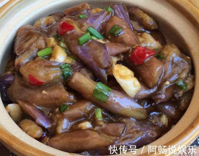 炒茄子时,教您个小技巧,茄子不吸油不发黑,绵软入味更好吃