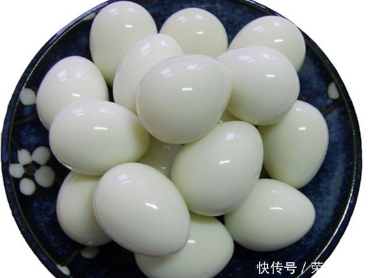 钙片|年龄越大,膝盖老化严重,与其大把吃钙片,不如多吃3种食物