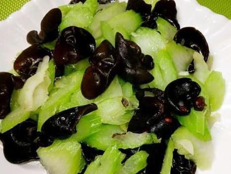 此物|黑木耳配上此物，子宮干凈了，氣色好了，女人不想滿臉皺紋可試試