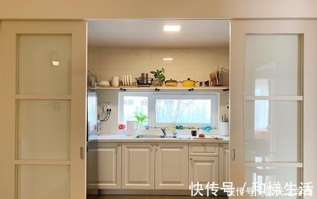 落尘区|她在玄关做个“落尘区”,衣帽间不要柜体和柜门,谁见过!