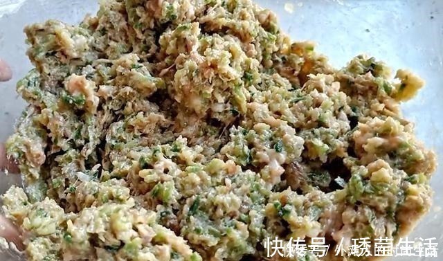 天冷了,我家就爱吃这馅料饺子,比韭菜茴香好吃,整个冬天吃不腻