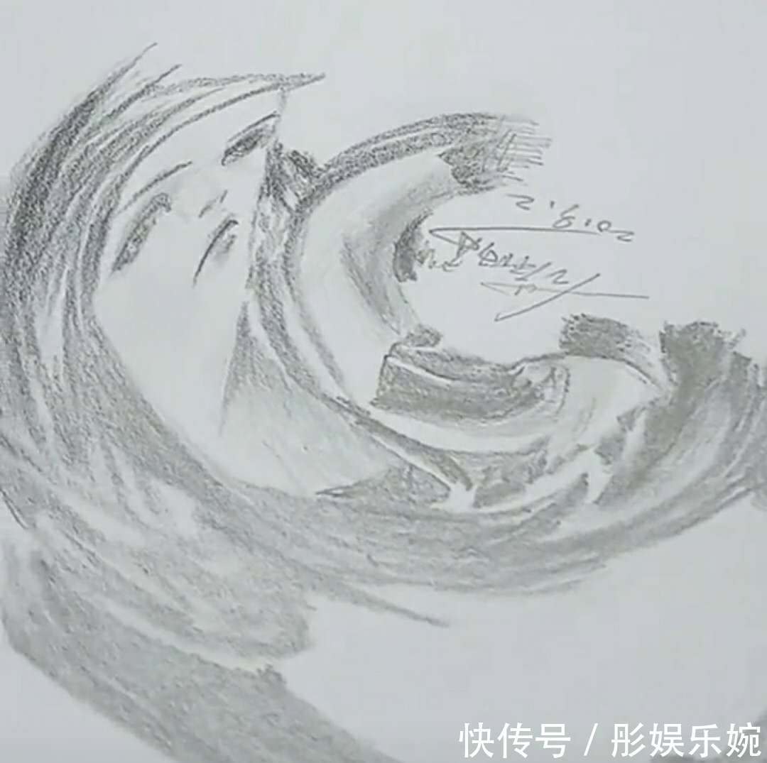 碳素笔$本以为美术生在乱画,放上保温杯后成了王者,成品很惊艳