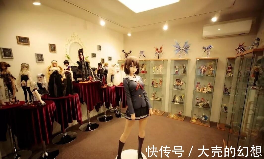 洛天依|2021WF展出多个等身手办,洛天依国风旗袍,剑网三的是神仙姐姐