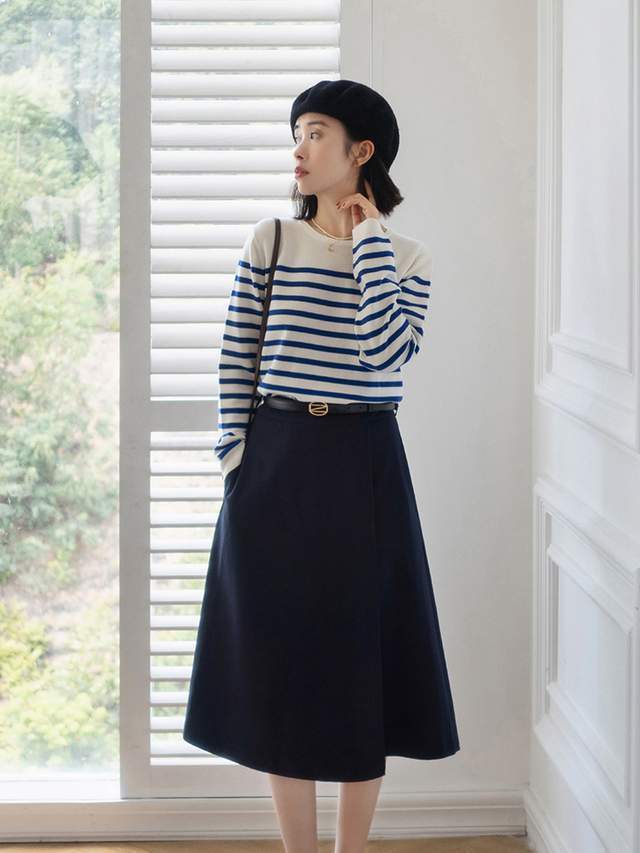 秋冬|普通人也适合穿的风格,棕色衬衫+黑色牛仔裤,保暖又时尚