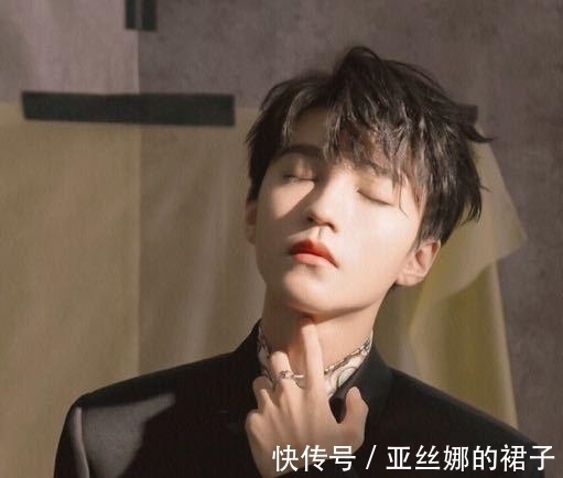 小凱|王俊凱玩游戲玩到崩潰，董子健還悠閑起勁看著，真不愧為最佳損友