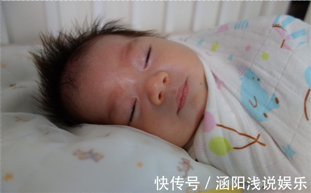 磨牙|宝宝几个月长牙算正常?出牙信号、应对建议,家长记牢让娃少遭罪