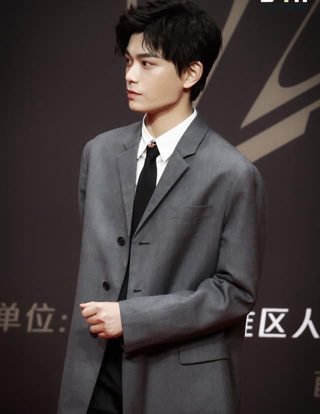 34万人投票“选丑”，王一博断层第一，成毅易烊千玺紧随其后