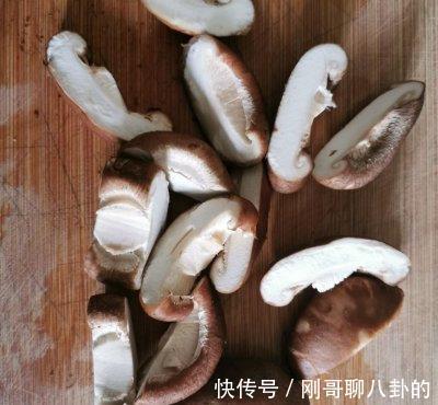 香菇|分享一道板栗糯米鸡，好吃到停不下筷子