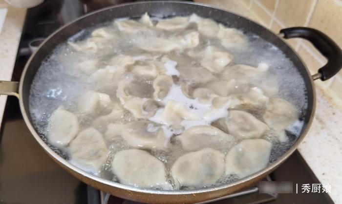 入秋后，韭菜豆角靠边站，用它做馅包饺子，清香四溢，营养降秋燥