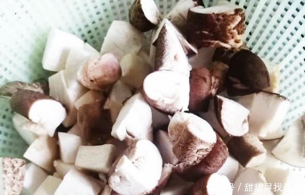 是把“蚝油”放在开头,还是刚从锅里放出来,大厨放10倍新鲜