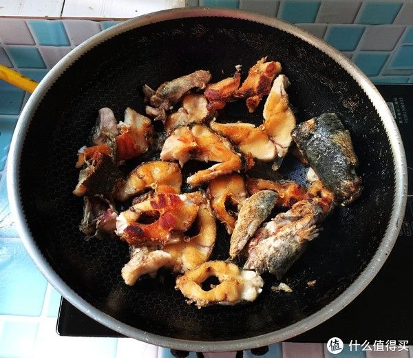炖鱼时,用“它”来代替水,鱼肉鲜嫩无腥味,一上桌全家抢着吃