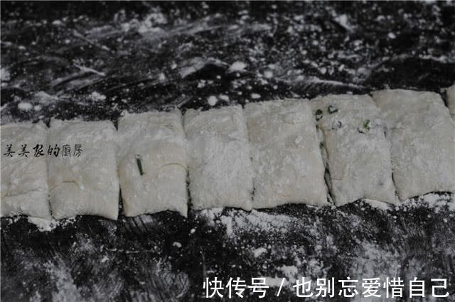 不揉面,不擀皮,早餐饼如此做特省事,蓬松柔软,比油条更好吃!