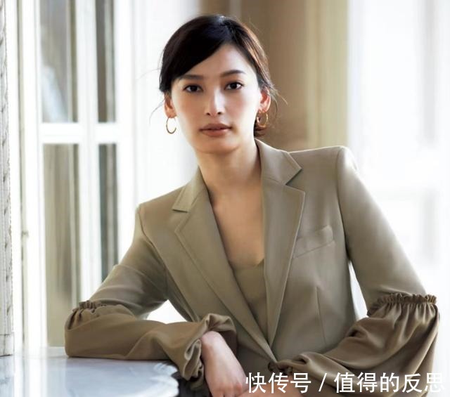 大女人风 穿衣显贵由什么决定大女人风的“讲究穿搭”,又美又飒真喜欢!