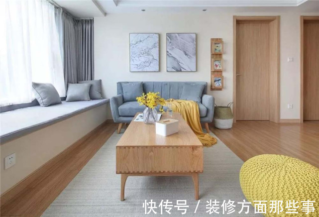 玄关|92平墙面创意的搁架和挂画结合加上原木风的茶几,清新而又自然