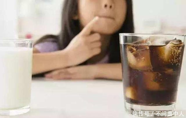 孩子们|家里这3样东西，比糖还容易让孩子长“黑牙”，家长别让孩子碰