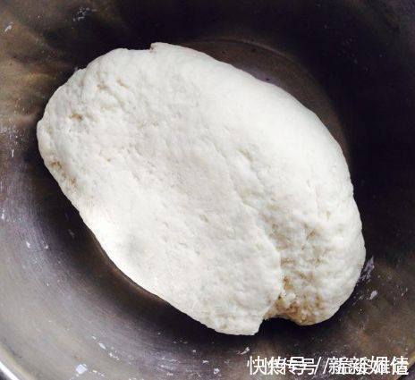 层次|烙饼发干发硬?别再只会开水烫面了,牢记这2点,烙饼柔软层次多