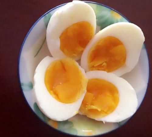 清水|煮鸡蛋不要只加清水,再加一步,蛋壳轻轻一捏就掉,鸡蛋滑嫩可口