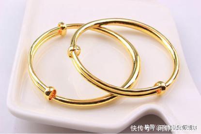 黄金|女人戴镯子金的好还是银的好,以下这几点,看完你就有数了