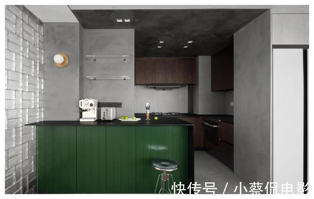 水泥|89㎡舒适两居,装修巧用「百叶窗+玻璃砖」,高级又通透!