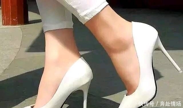 知性 细跟鞋大气的小尖头设计,有着行云流水般美感,尽显知性女人气质