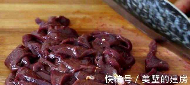 搅拌均匀|洗猪肝别直接用水洗，相当于吃毒素，再加一步，脏东西自动跑出来