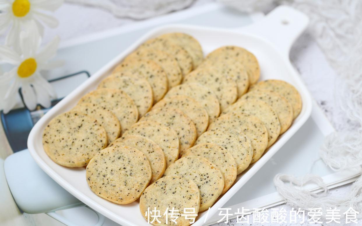 红茶用来做曲奇饼干，酥脆可口透着淡淡茶香，简单零失败小白也会