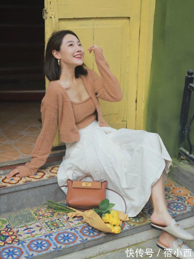 半身裙 真正优雅的女人,春季都穿针织开衫,搭配裤子、半身裙时髦又高级