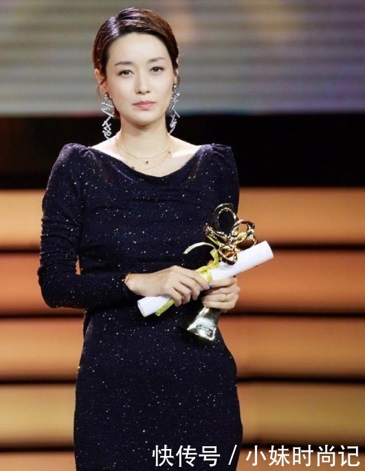 紧身裙|马伊琍一个人也过得很好,穿紧身裙走红毯自信爆棚,这等身材绝了