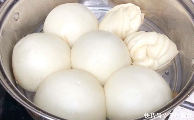 馒头|蒸馒头时，不要直接加酵母，教你3个小技巧，馒头又白又软又香！