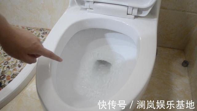 马桶里撒一把,不管多脏多厚的污渍,一冲就干净,省钱又实用