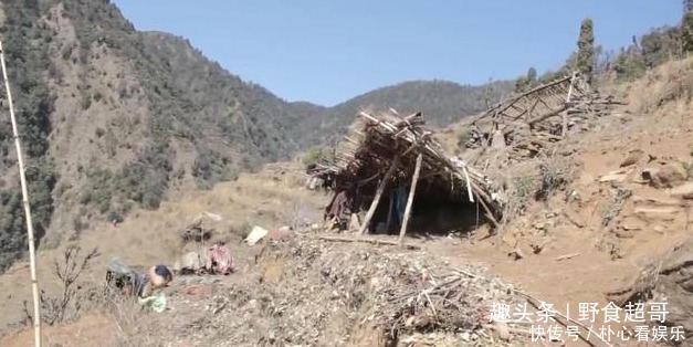 探访|尼泊尔山区穷人们的生活,中国小伙带着羊肉干探访,全家高兴吃肉