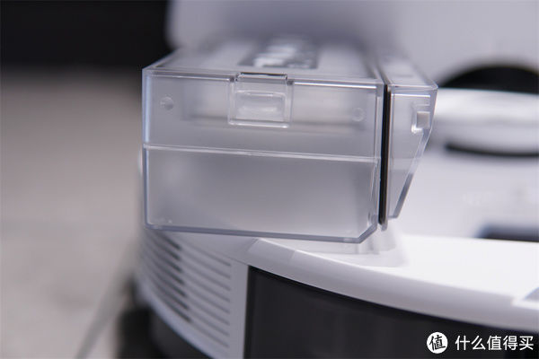 地板|地板脏了？不要犹豫，你的房间还缺一台扫地机器人！全网第一个用八宝粥做测试的博主（是否翻车）