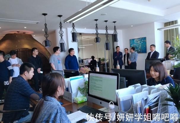 论文|因薇娅被罚，电子商务专业学生连夜改论文，学生:为何这么对我?